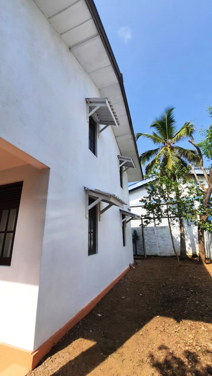 5 BR RECENTLY RENOVATED HOUSE AT POLGASOVITA, COLOMBO